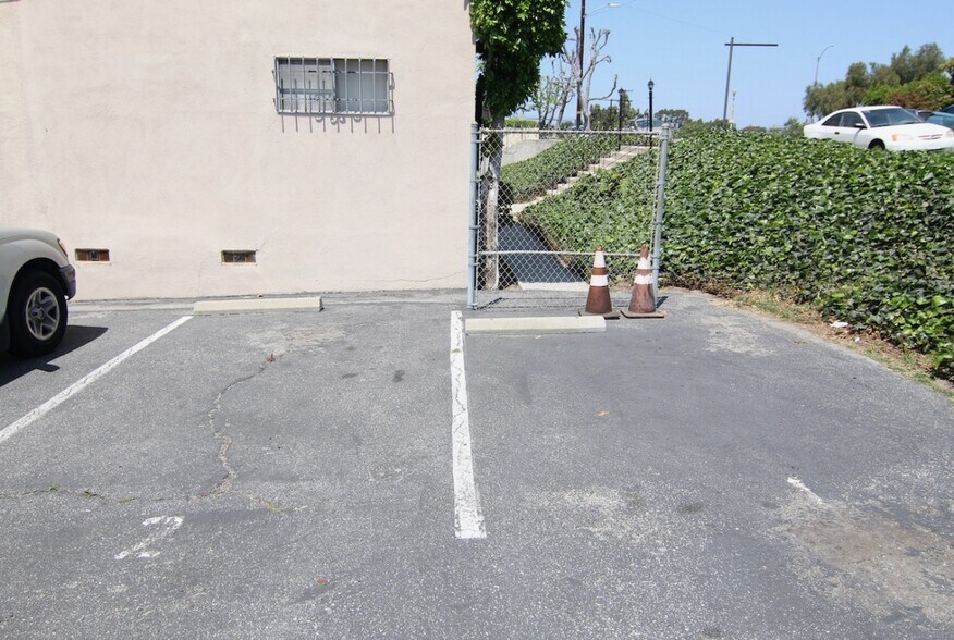 Building Photo - 5102 Inglewood Blvd