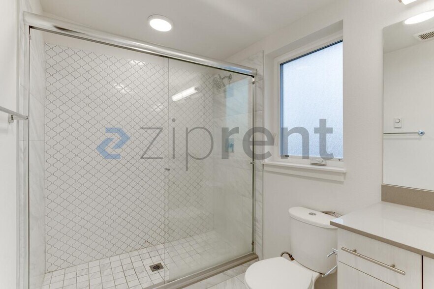 Building Photo - 6736 15th Ave NW