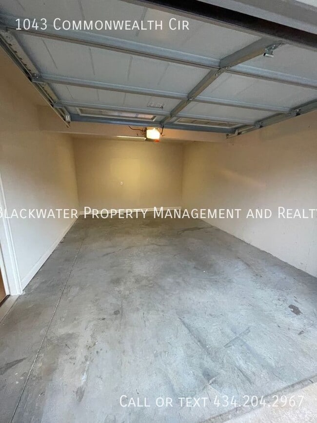 Building Photo - 1043 Commonwealth Cir