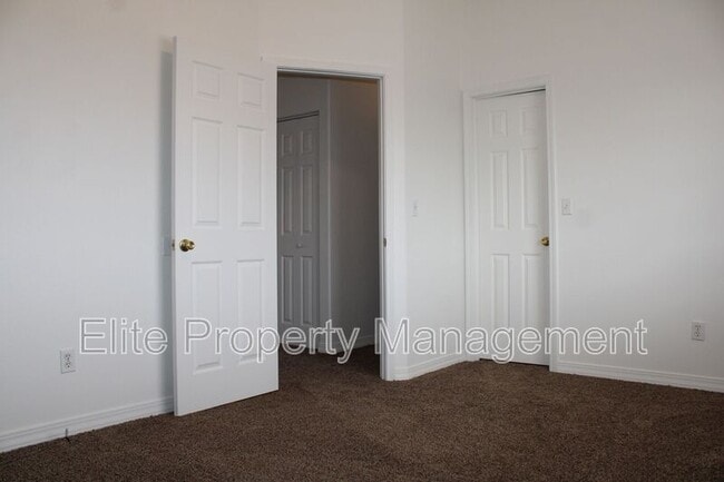 Building Photo - 169 S Stardust Dr