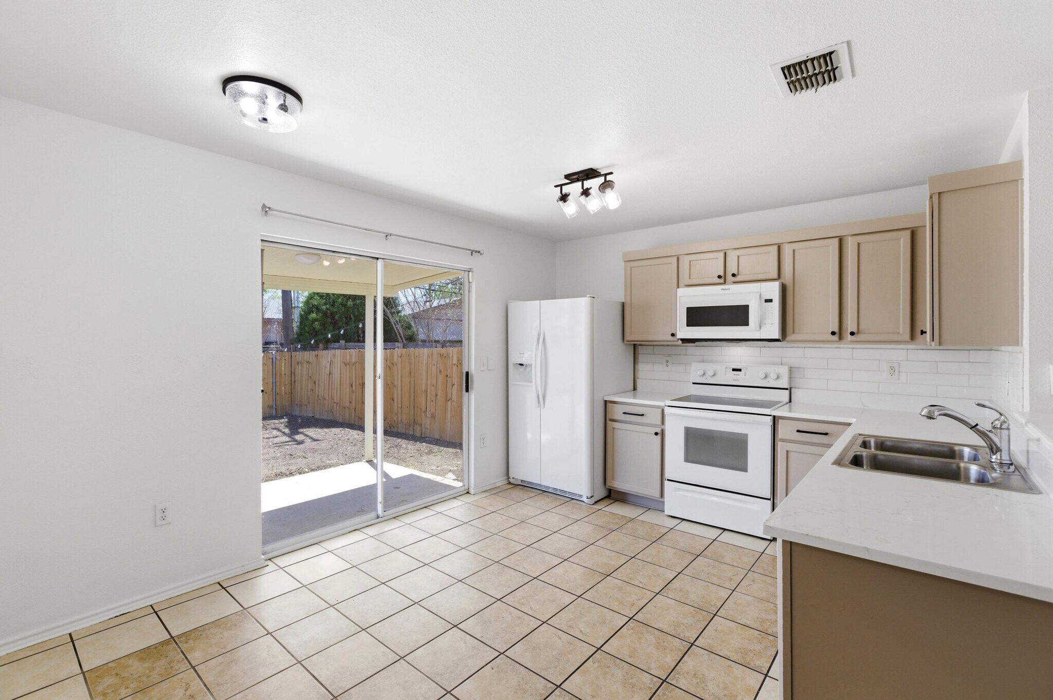 Building Photo - 6611 Walnut Valley Dr