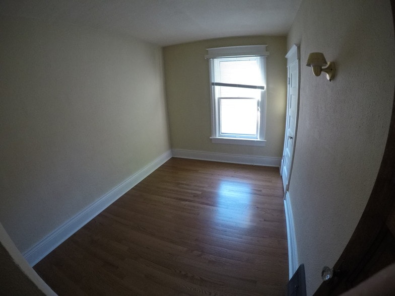 Building Photo - 863 S Illinois St