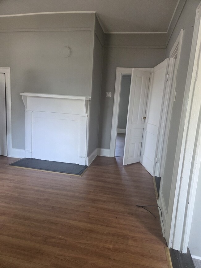 Building Photo - Charming Historic Bungalow