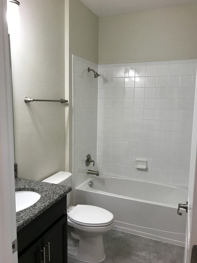 Building Photo - Newer 4/3 Single Story Home Lake Nona/Moss...