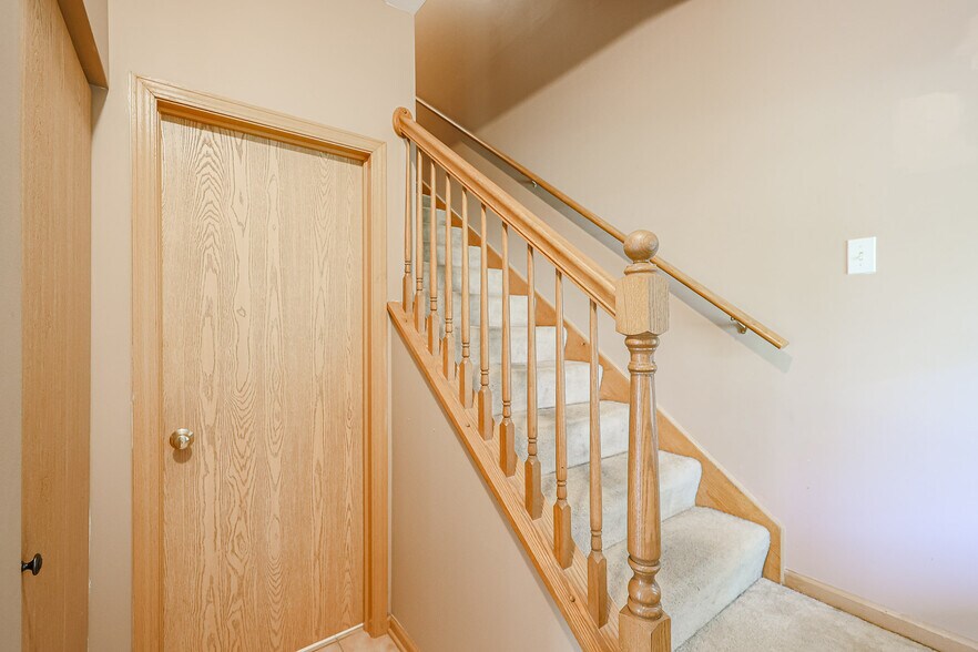Building Photo - 607 Fox Ridge Dr