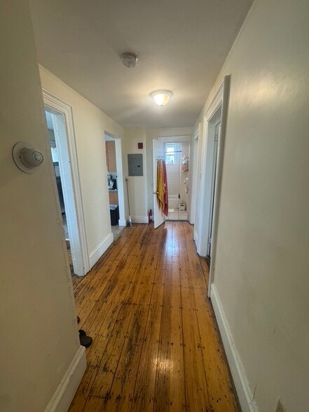 Building Photo - 227 Roxbury St