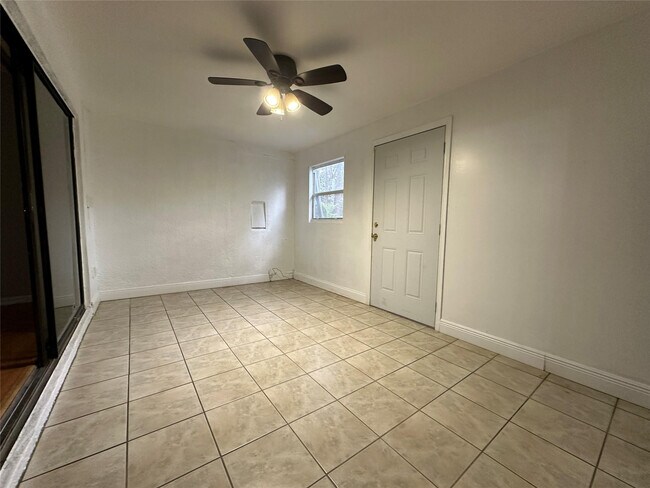 Building Photo - 6630 Racquet Club Dr