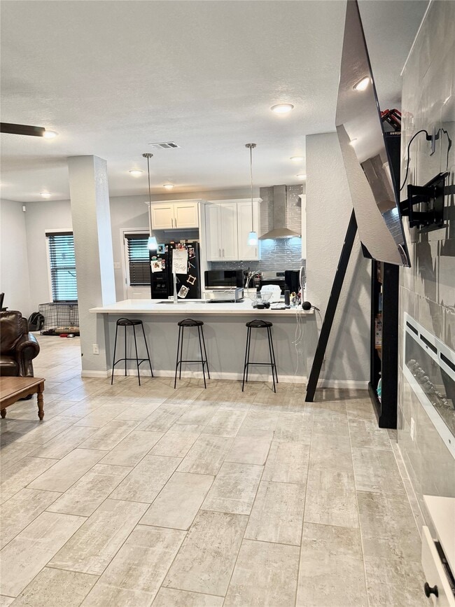 Building Photo - 17501 Deer Creek Dr