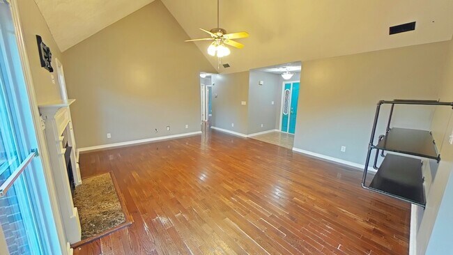 Building Photo - 151 Spring Valley Dr