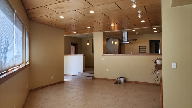 Building Photo - Corner Townhouse in Downtown Tacoma with A...