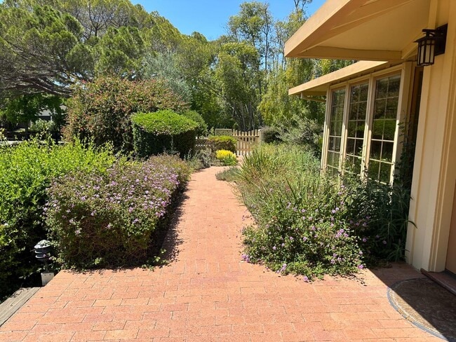 Building Photo - 25228 La Loma Dr