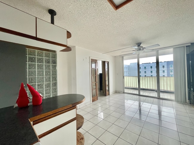 Building Photo - 1914 University Ave