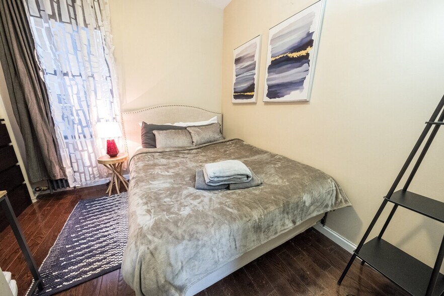 Building Photo - 5 W 101st St