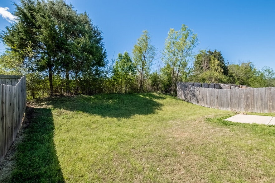 Building Photo - 9889 Southern Oak Way