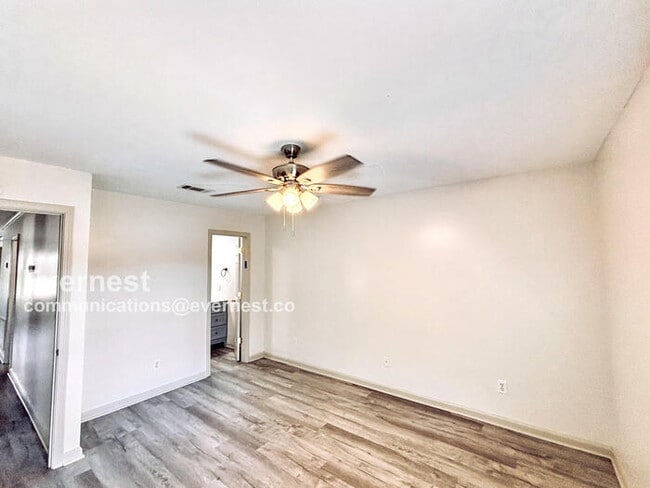 Building Photo - 213 McLaurin Dr