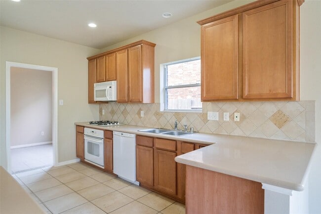 Building Photo - 8811 Sun Haven Ln