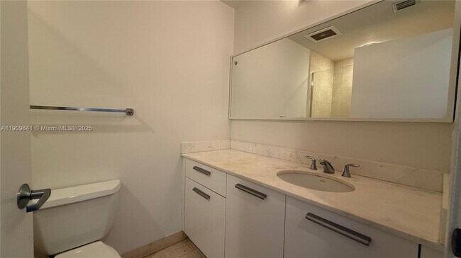 Building Photo - 1060 Brickell Ave