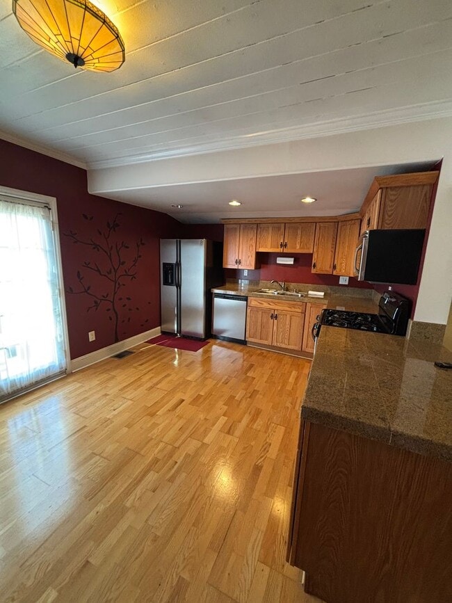 Building Photo - Charming 2+1 house for rent with small yar...