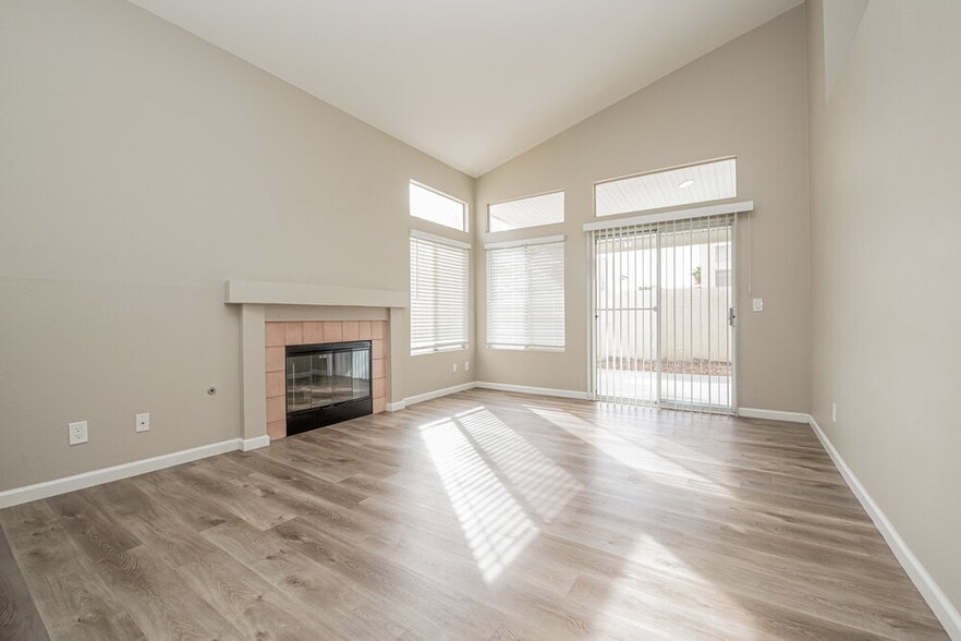 Building Photo - 1945 Curio Dr