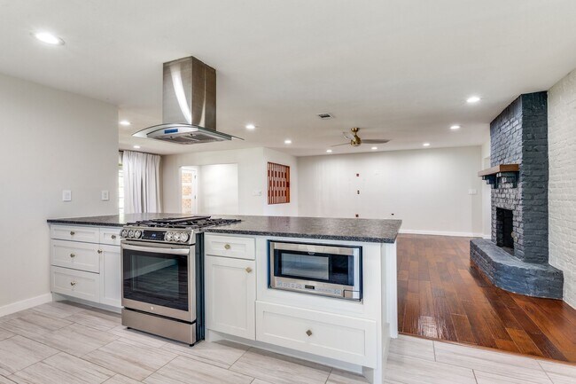 Building Photo - Extraordinary Irving Home on Quiet cul-de-sac!