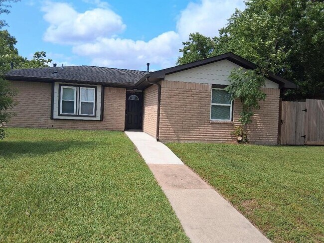 Primary Photo - 4026 Simsbrook Dr