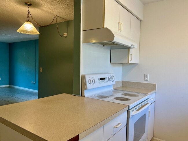 Building Photo - All inclusive 2 bed/ 1 bath condo in Hidden Lakes - Coming Soon near Downtown SRQ