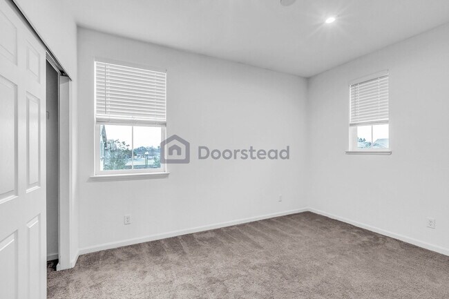 Building Photo - 1056 Knox Way