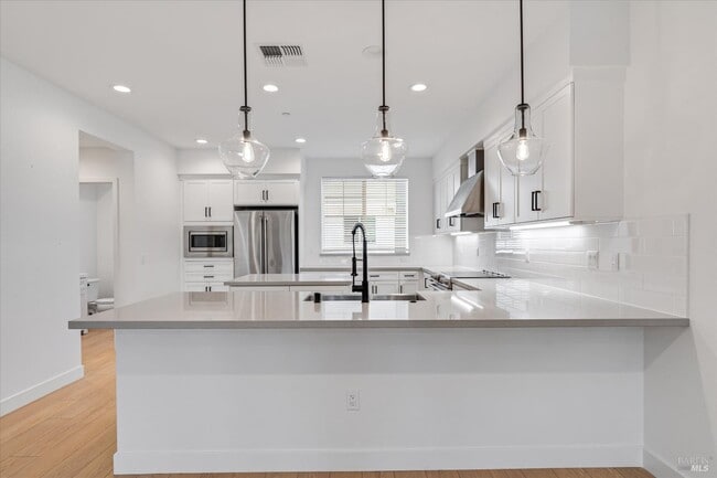 Primary Photo - 219 Gambrel Cir