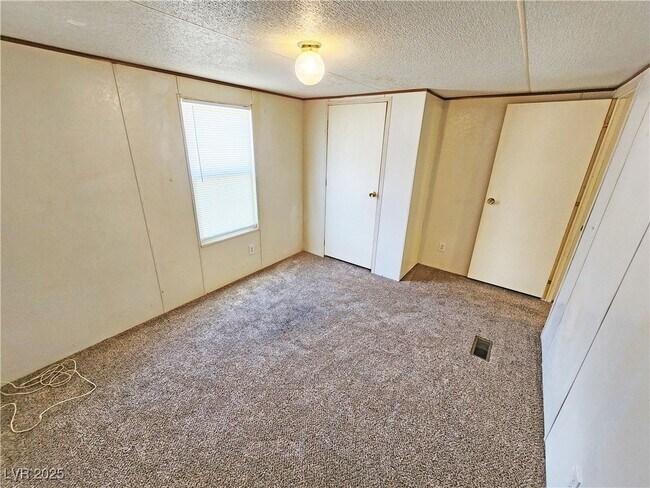 Building Photo - 3851 W Donner St