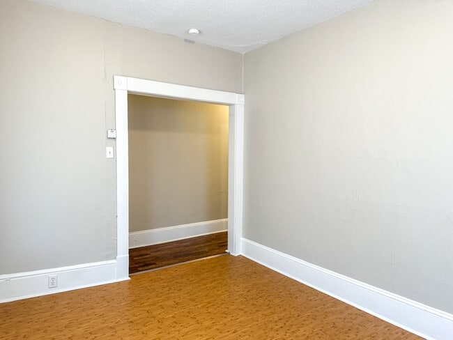 Building Photo - 309 Memorial Ave