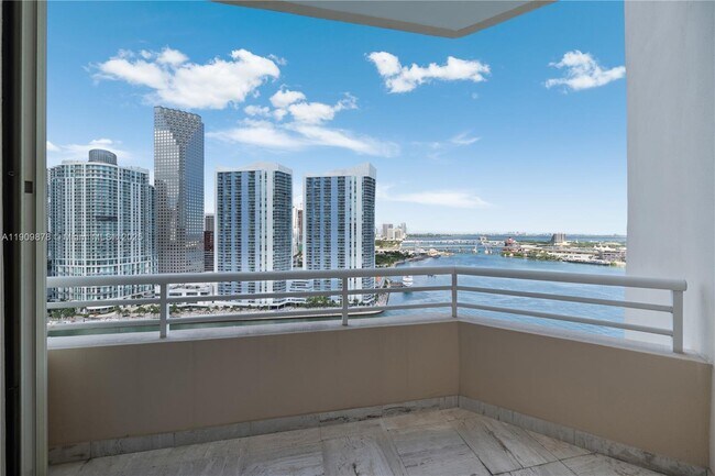 Building Photo - 888 Brickell Key Dr