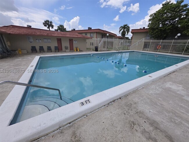 Building Photo - 12811 SW 43rd Dr