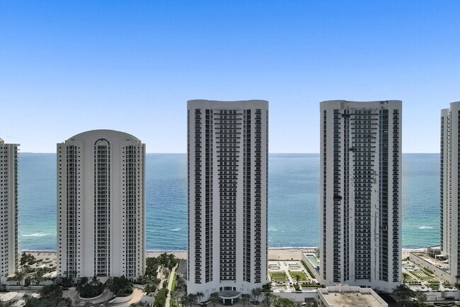 Building Photo - 16001 Collins Ave