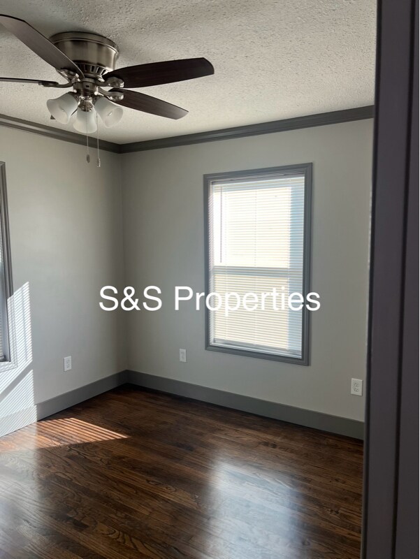 Building Photo - 5326 W 11th Pl