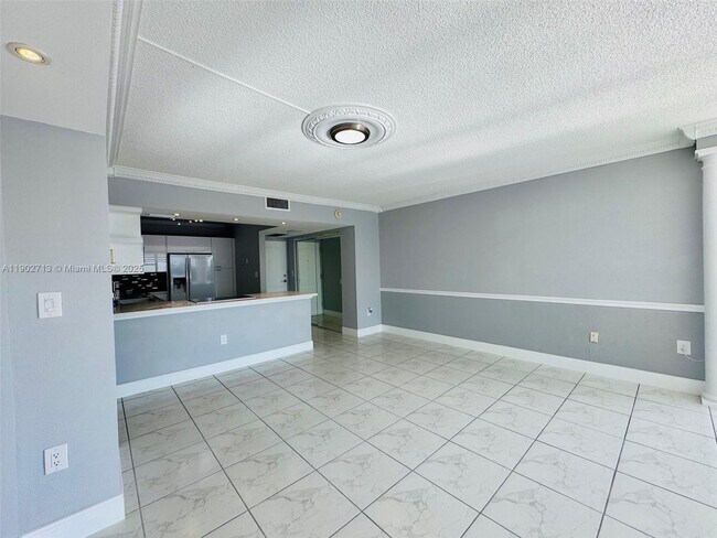 Building Photo - 3625 N Country Club Dr