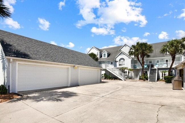 Building Photo - 324 Village Dr