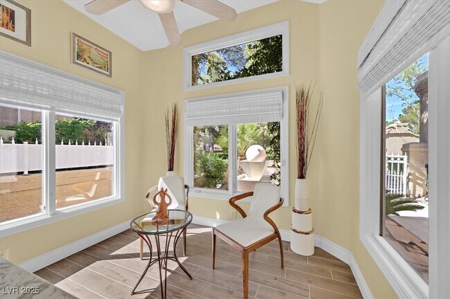 Building Photo - 8161 Round Hills Cir