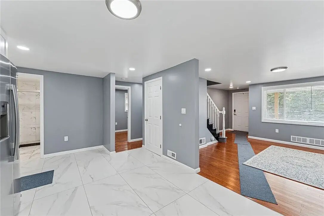 Building Photo - 3125 Ewart Dr