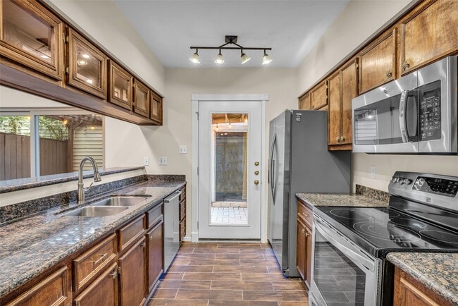 Building Photo - 2086 Augusta Dr