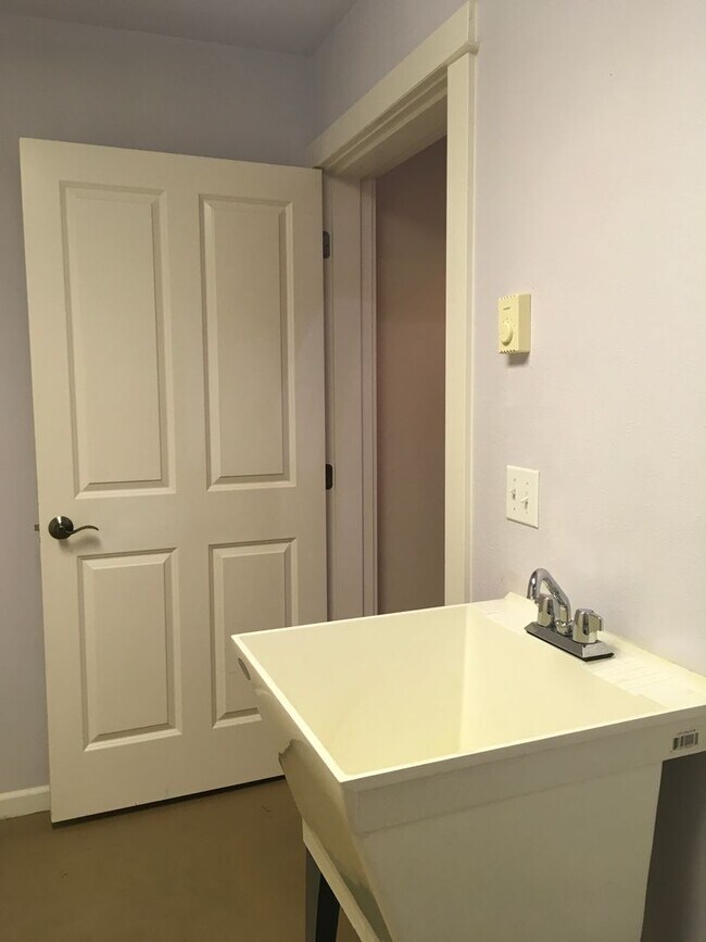 Building Photo - 1761