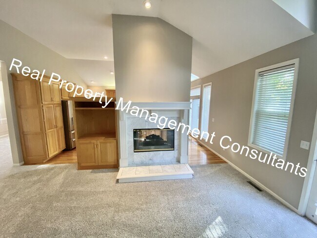 Building Photo - $1000 Move In Incentive on Lake Winnebago 3 Bedroom Home