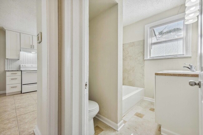 Building Photo - Renovated 3-Bedroom Home in the Heart of M...