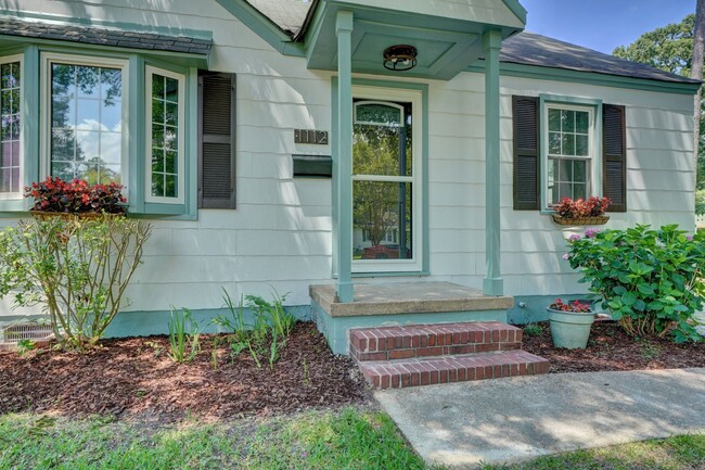 Building Photo - Charming Cape Cod Home - Fenced Yard, Deta...