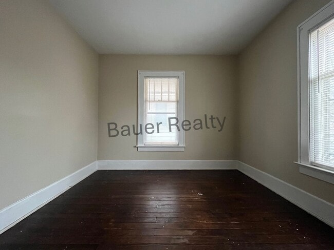 Building Photo - 3 Bedroom single family home