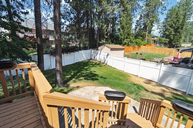 Building Photo - Beautiful Single Family Home Located In In...