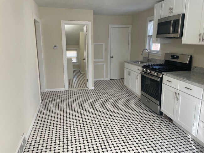 Building Photo - 8 Bells Ct