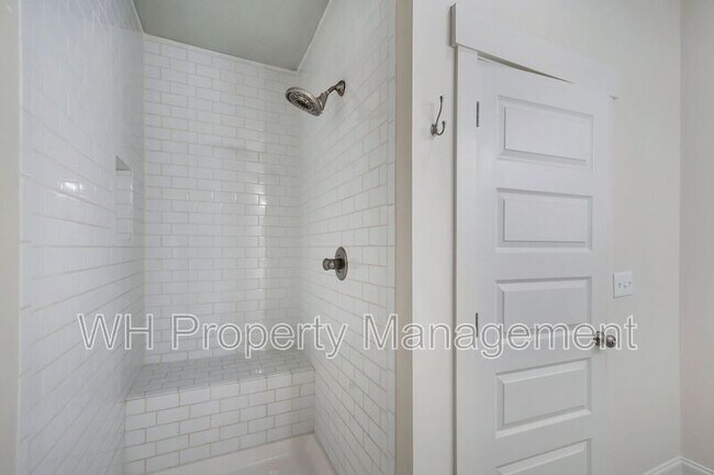 Building Photo - 123 Berry St