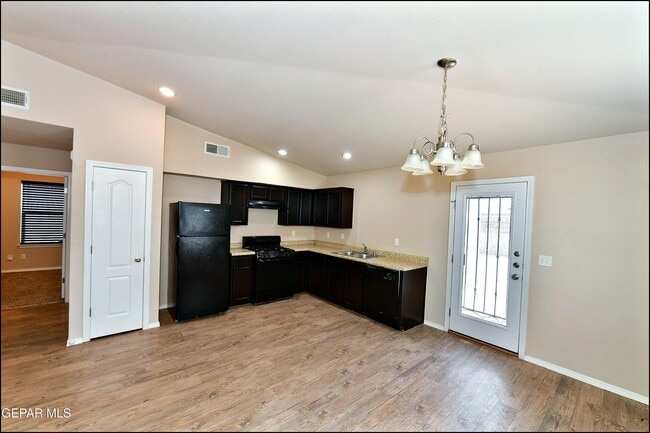 Building Photo - 916 Villa Seca Dr