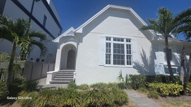 Building Photo - 415 E Davis Blvd
