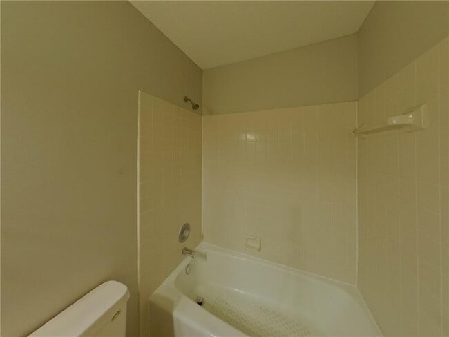 Building Photo - 2110 Helmo Ave N